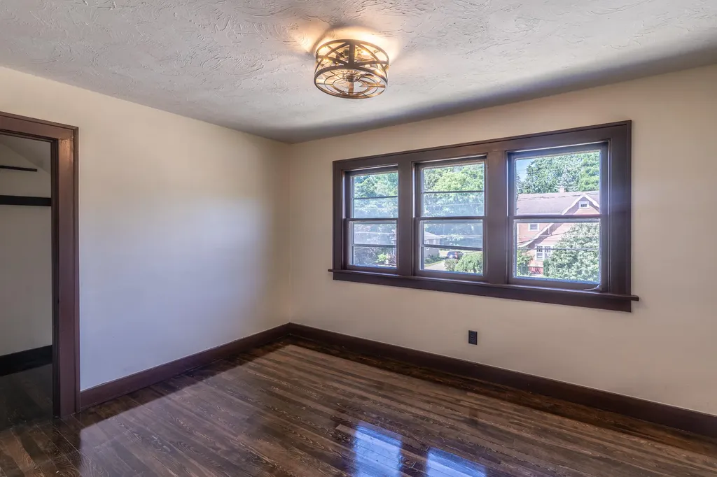 1444 Pine Avenue NW Grand Rapids City MI 49504
