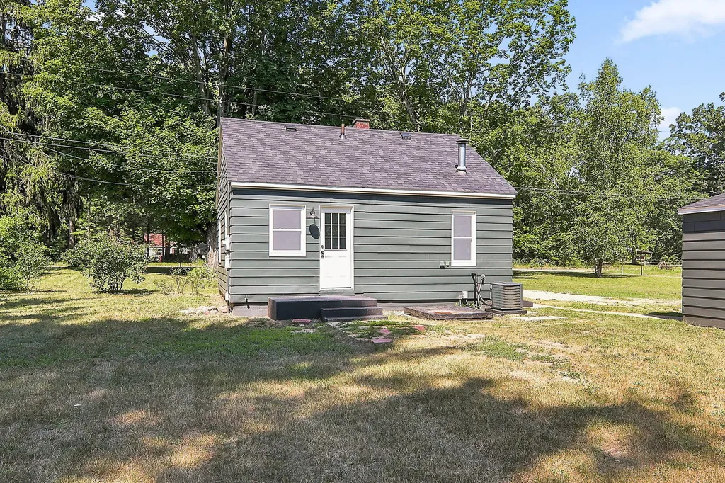 2304 Central Avenue Dalton Township MI 49445