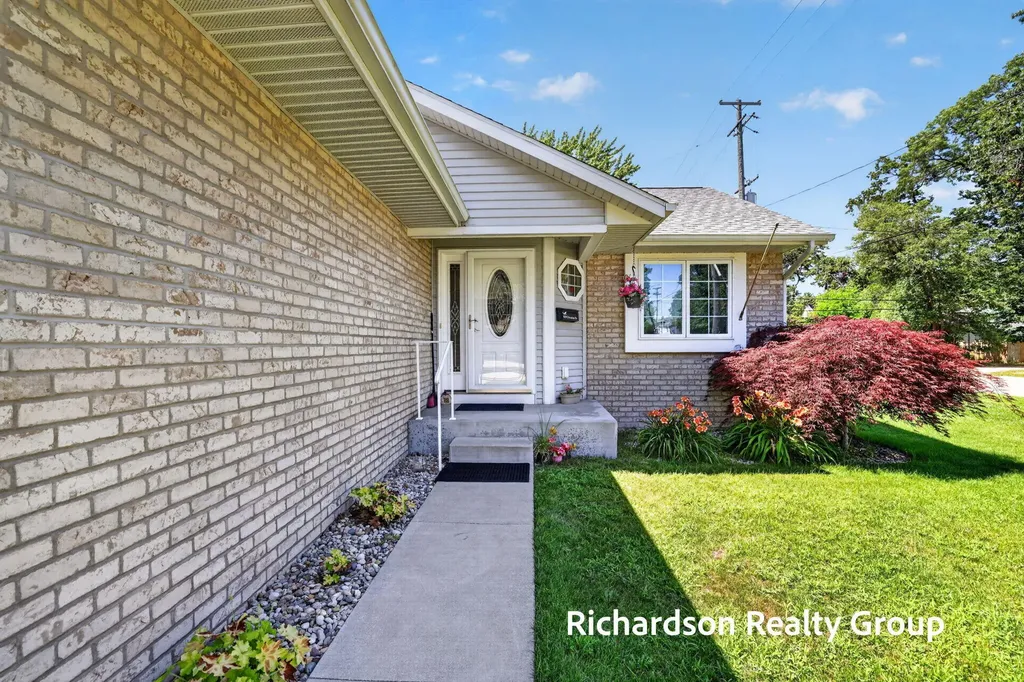 405 Douglas Street North Muskegon City MI 49445