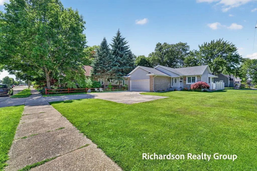 405 Douglas Street North Muskegon City MI 49445