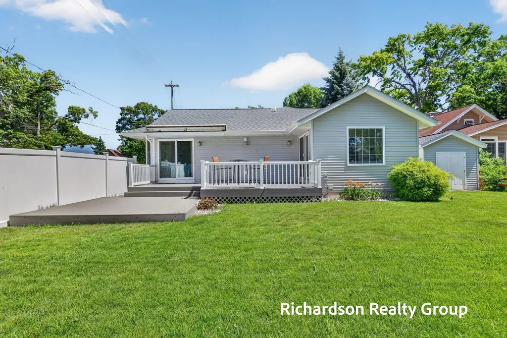 405 Douglas Street North Muskegon City MI 49445