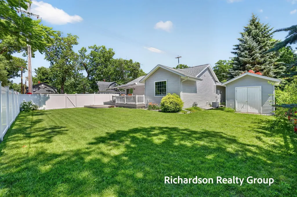 405 Douglas Street North Muskegon City MI 49445