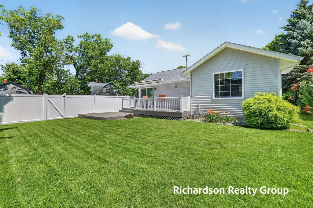 405 Douglas Street North Muskegon City MI 49445