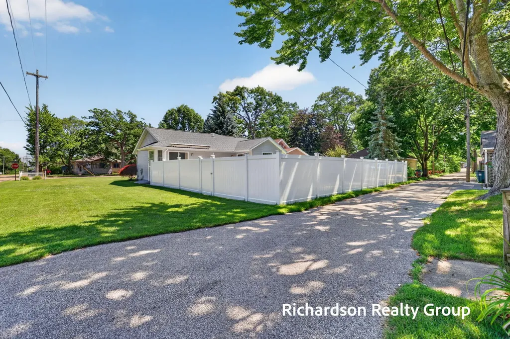 405 Douglas Street North Muskegon City MI 49445