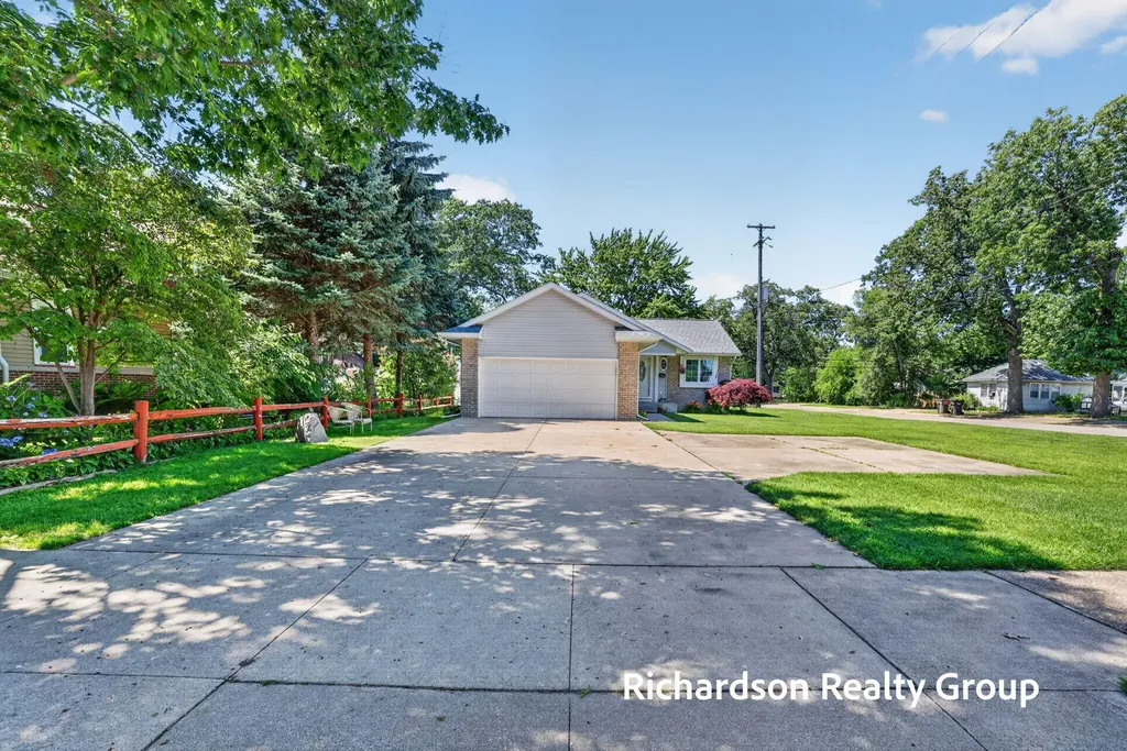 405 Douglas Street North Muskegon City MI 49445