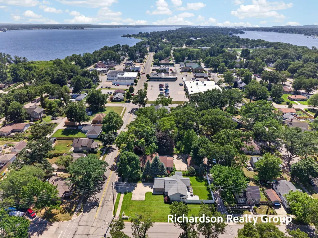 405 Douglas Street North Muskegon City MI 49445