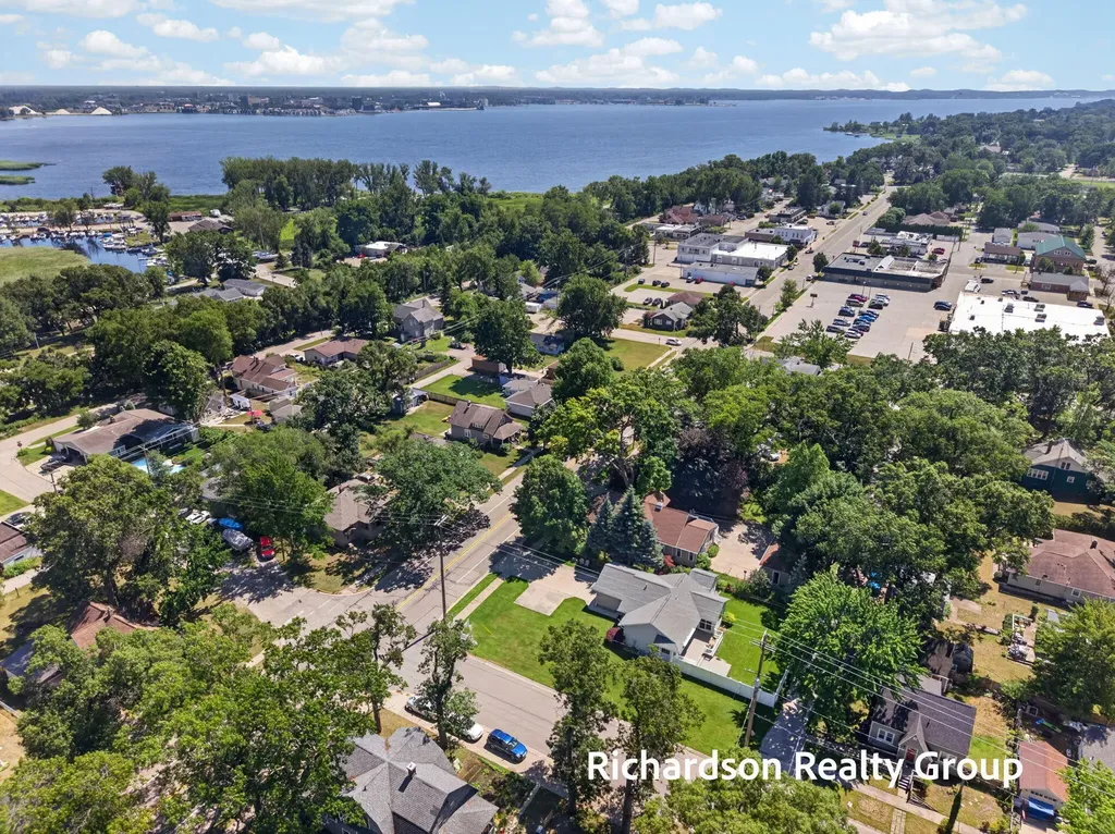 405 Douglas Street North Muskegon City MI 49445