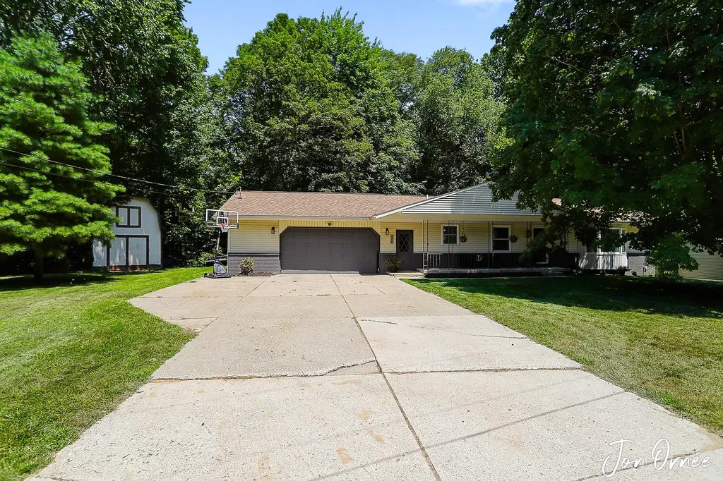 2805 New Holland Street Hudsonville City MI 49426