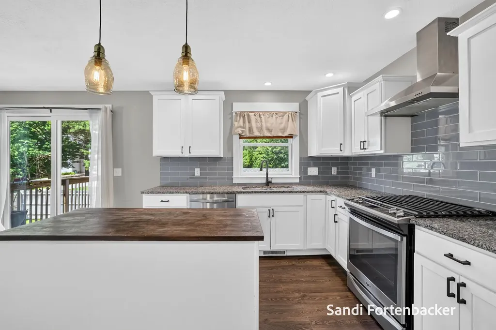 6635 Timberbrook Court Norton Shores City MI 49444