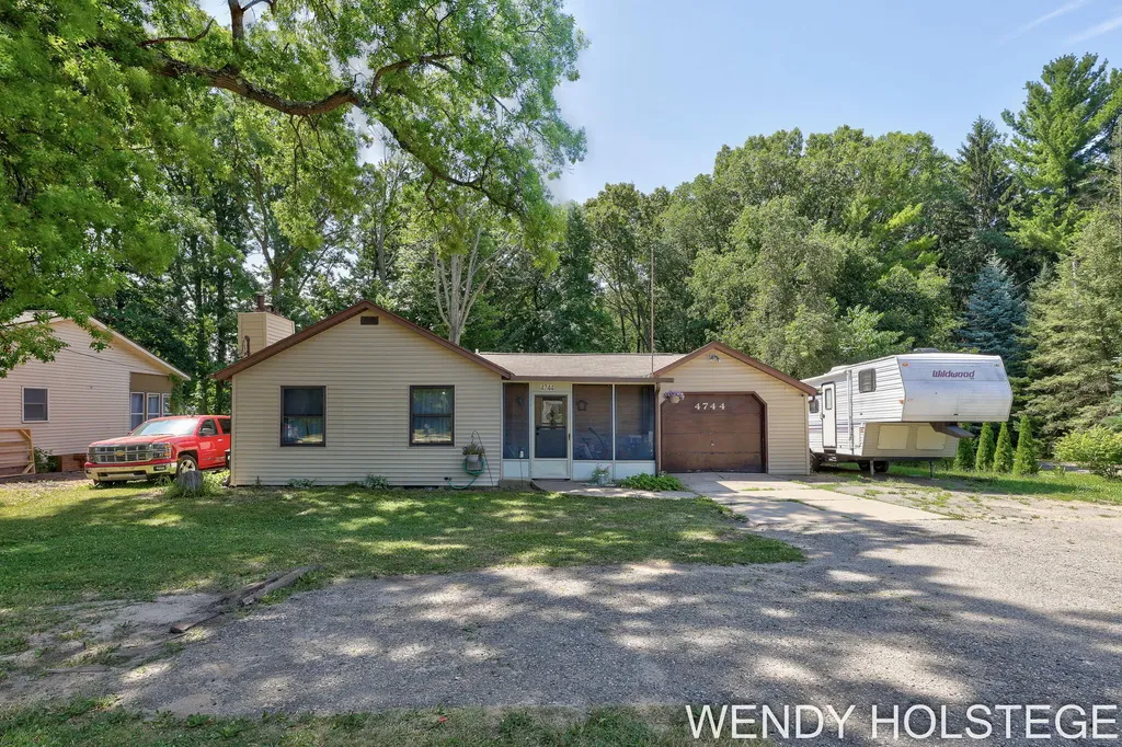 4744 Burton Street SE Kentwood City MI 49546