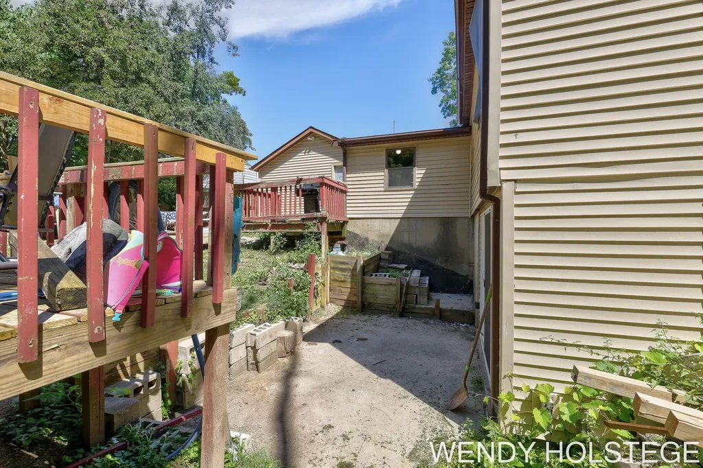 4744 Burton Street SE Kentwood City MI 49546