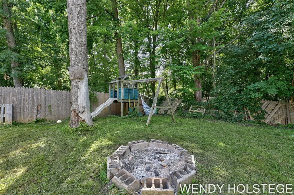 4744 Burton Street SE Kentwood City MI 49546