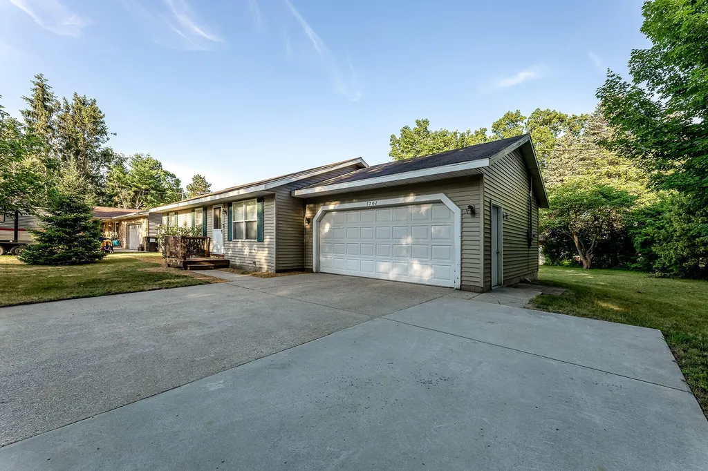 1702 N Southgate Drive Whitehall City MI 49461