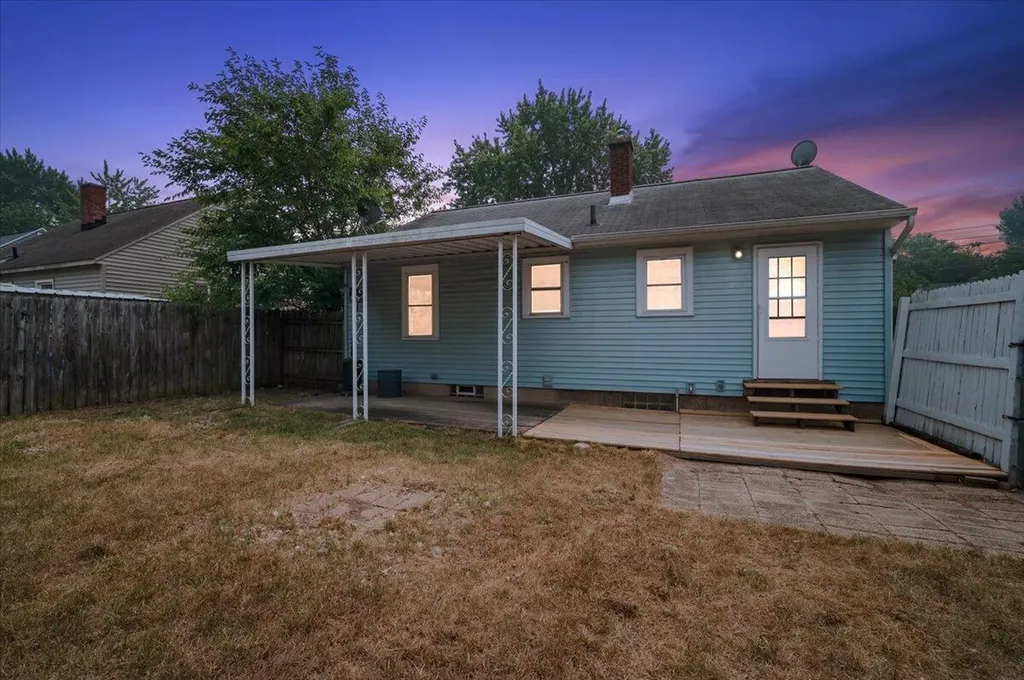 939 Canterbury Street SW Wyoming City MI 49509