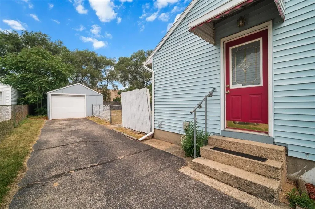 939 Canterbury Street SW Wyoming City MI 49509