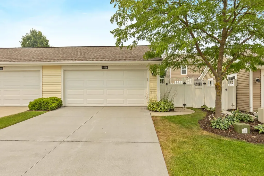 4668 Macatawa Legends Boulevard Holland Charter Township MI 49424