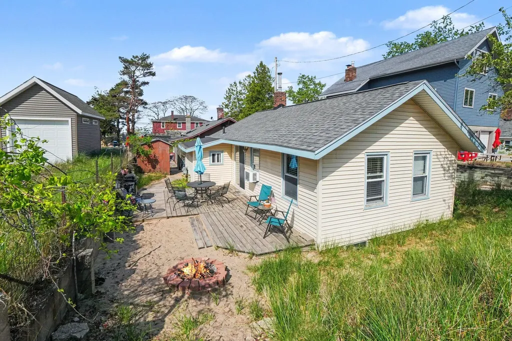 1675 Nelson Street Muskegon City MI 49441