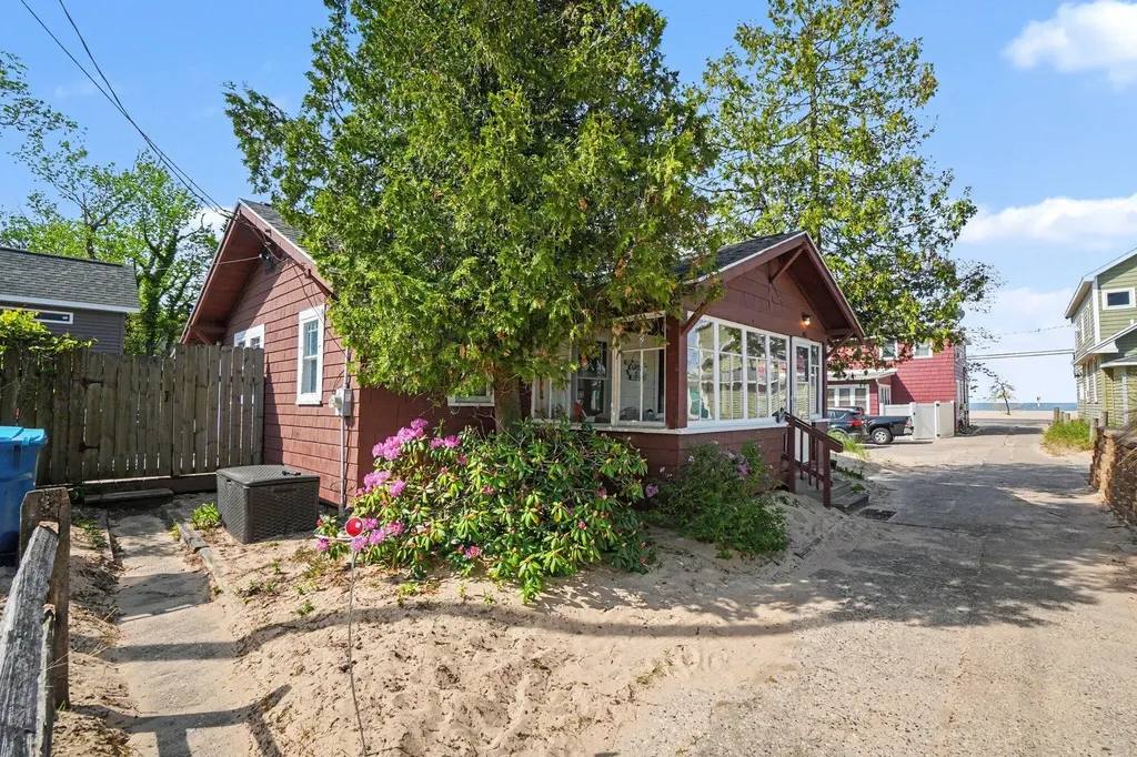 1675 Nelson Street Muskegon City MI 49441