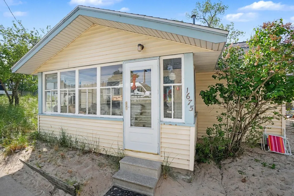 1675 Nelson Street Muskegon City MI 49441