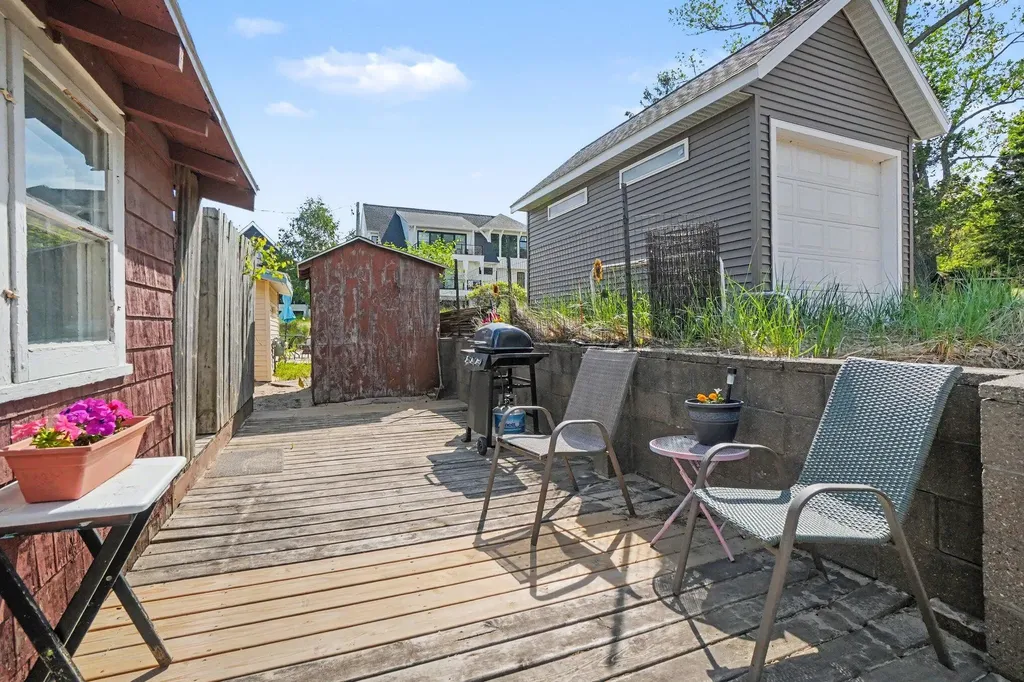 1675 Nelson Street Muskegon City MI 49441