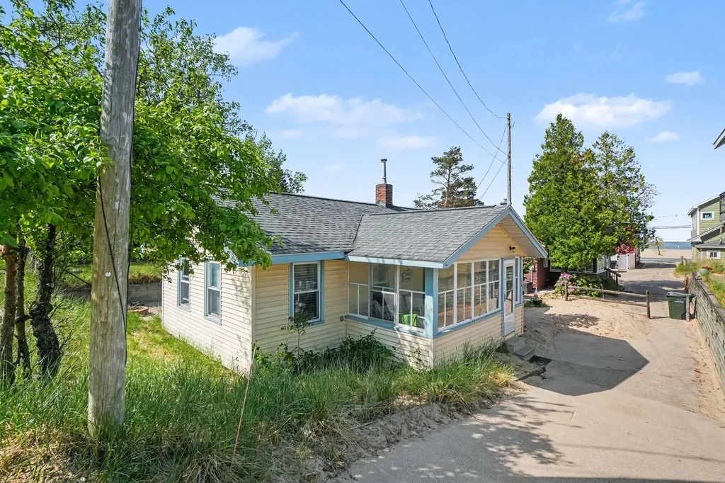 1675 Nelson Street Muskegon City MI 49441