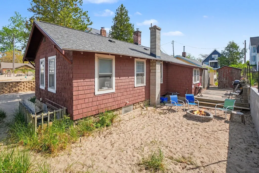 1675 Nelson Street Muskegon City MI 49441