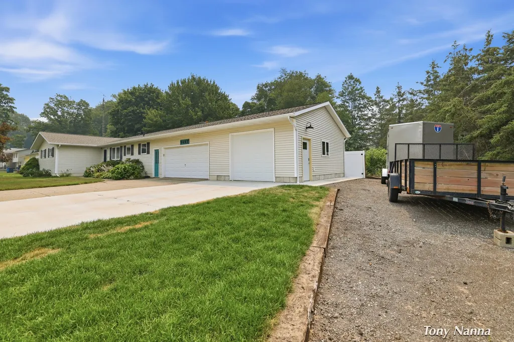 2467 Briar Avenue Fruitport Charter Township MI 49444