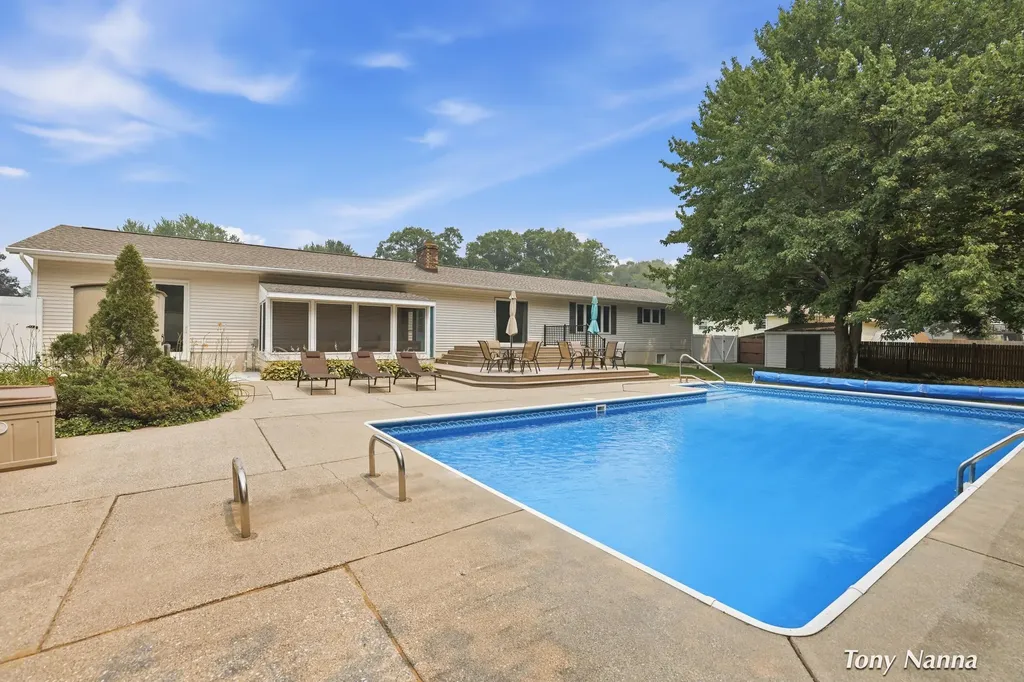 2467 Briar Avenue Fruitport Charter Township MI 49444