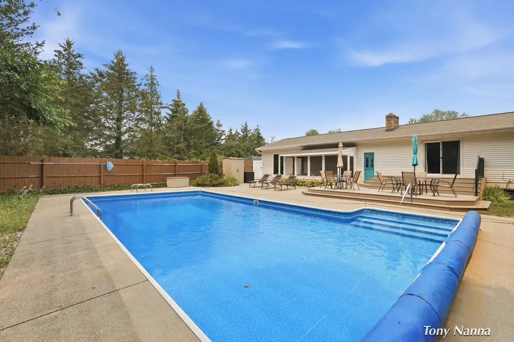 2467 Briar Avenue Fruitport Charter Township MI 49444