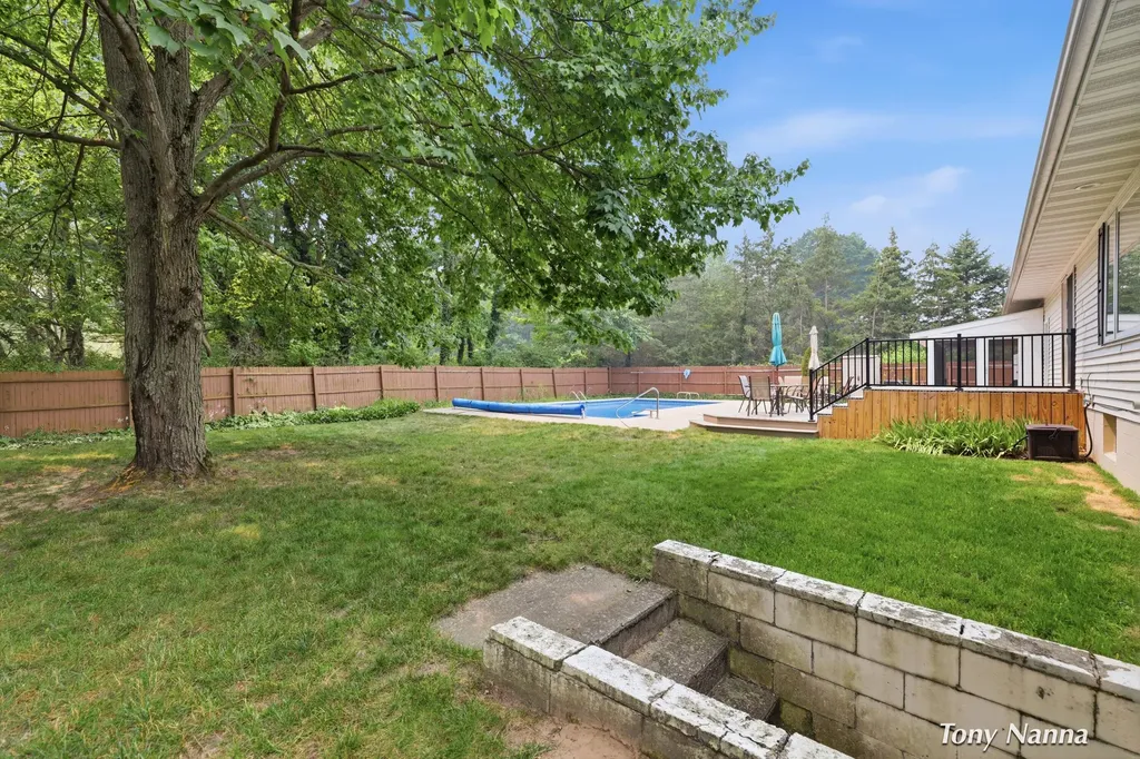 2467 Briar Avenue Fruitport Charter Township MI 49444