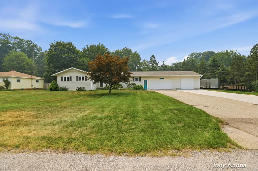 2467 Briar Avenue Fruitport Charter Township MI 49444