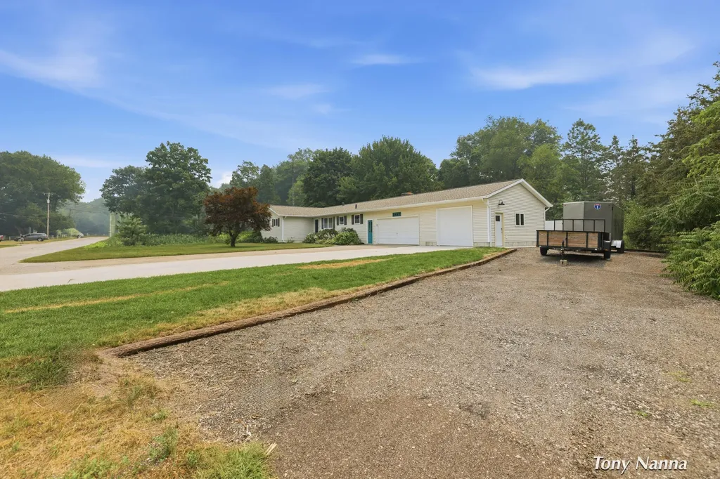 2467 Briar Avenue Fruitport Charter Township MI 49444