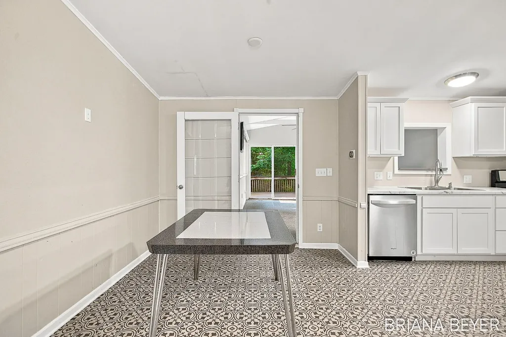 70354 16th Avenue South Haven Charter Township MI 49090
