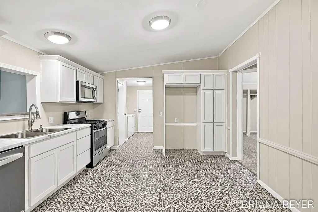 70354 16th Avenue South Haven Charter Township MI 49090