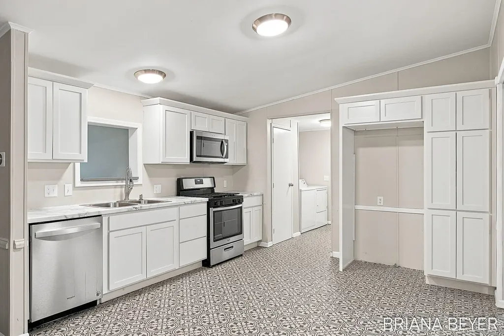 70354 16th Avenue South Haven Charter Township MI 49090