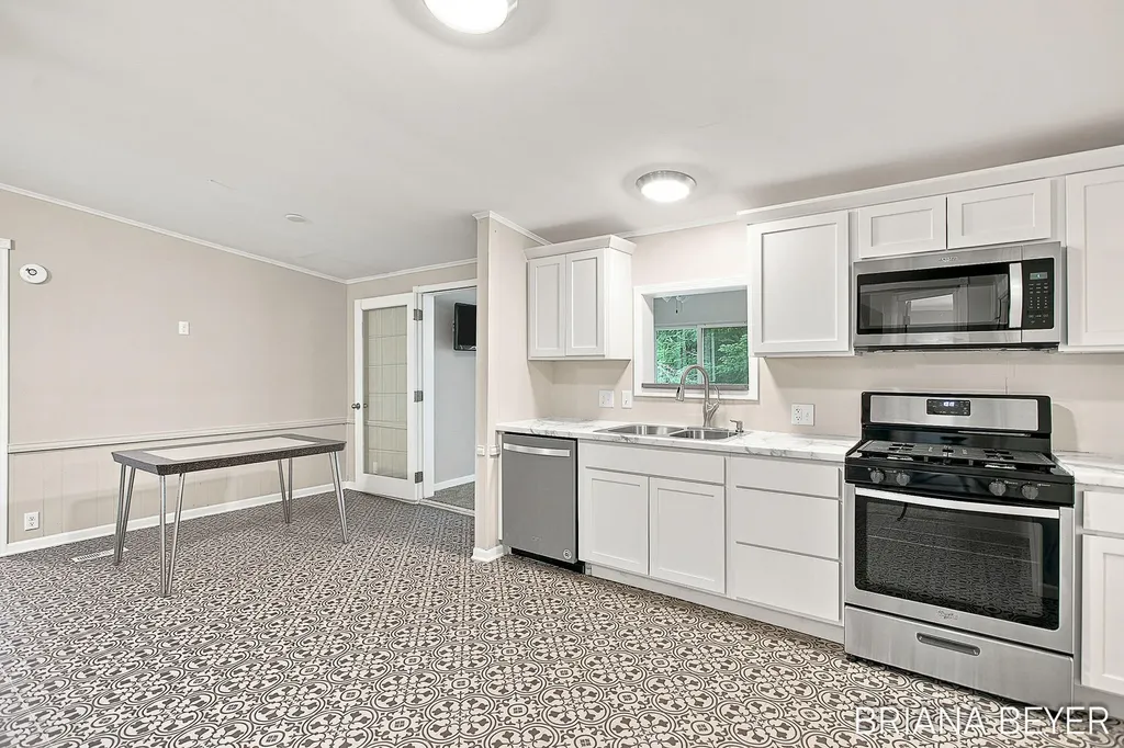 70354 16th Avenue South Haven Charter Township MI 49090