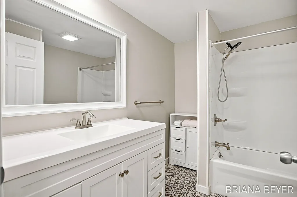 70354 16th Avenue South Haven Charter Township MI 49090