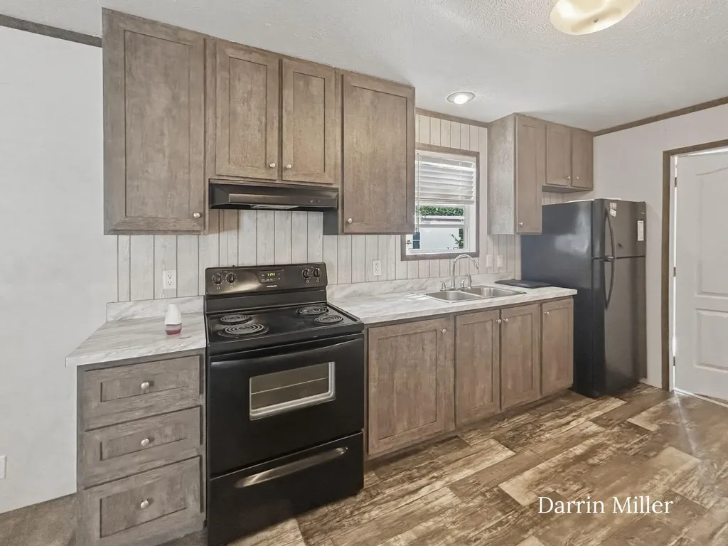 1281 E Pontaluna Road Norton Shores City MI 49456