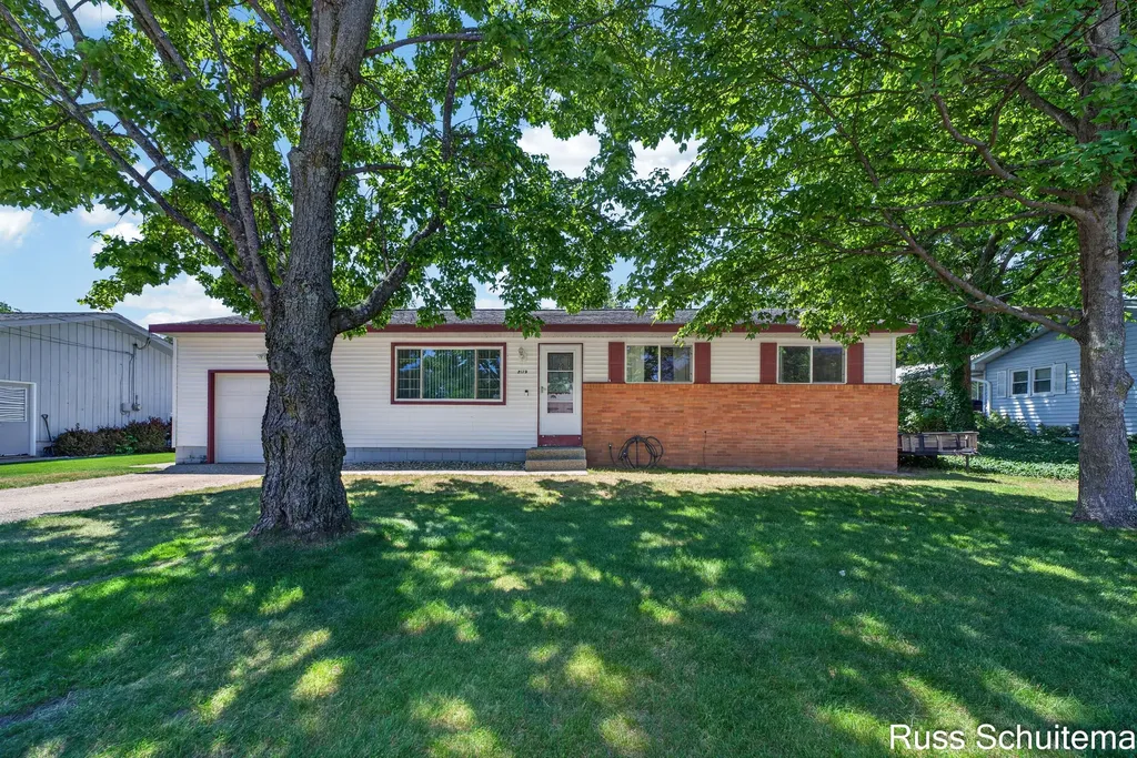 2179 Lincoln Park Drive Norton Shores City MI 49441