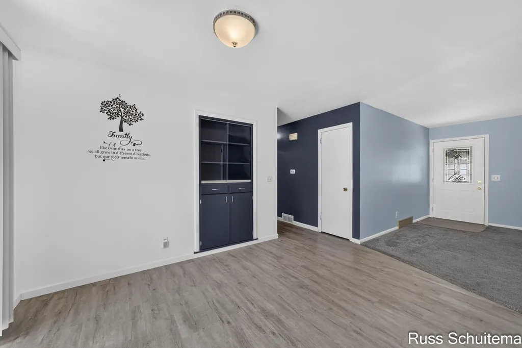 2179 Lincoln Park Drive Norton Shores City MI 49441