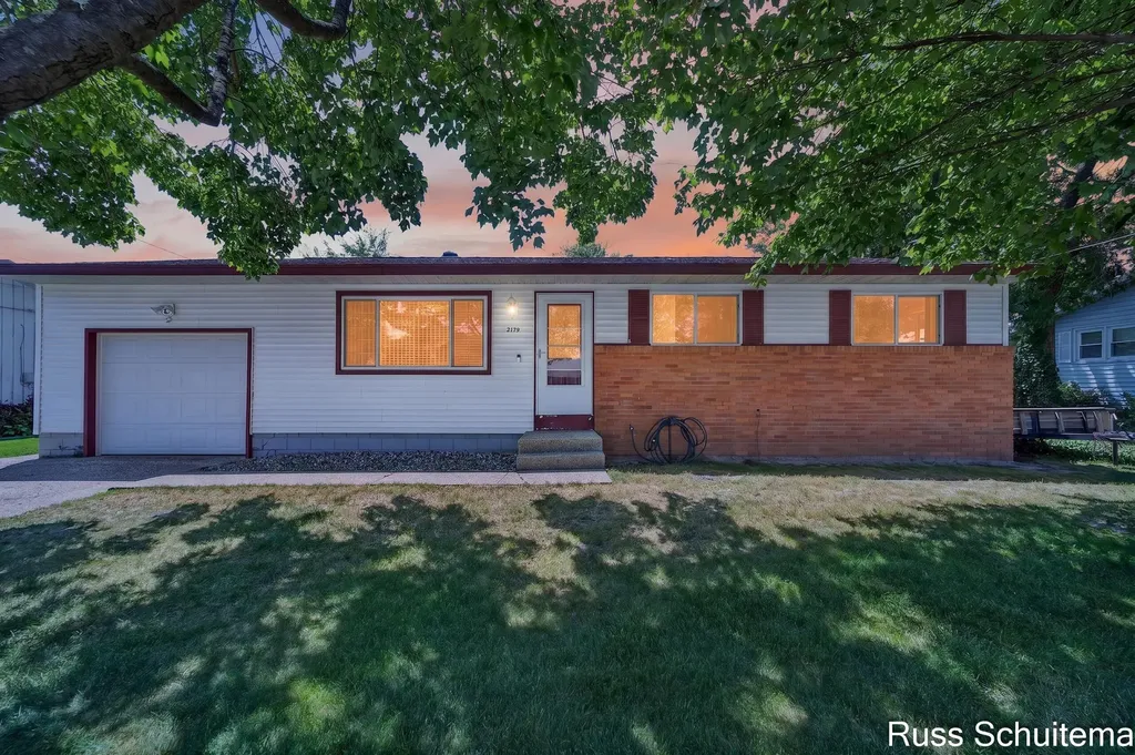 2179 Lincoln Park Drive Norton Shores City MI 49441