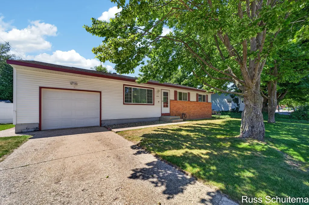 2179 Lincoln Park Drive Norton Shores City MI 49441