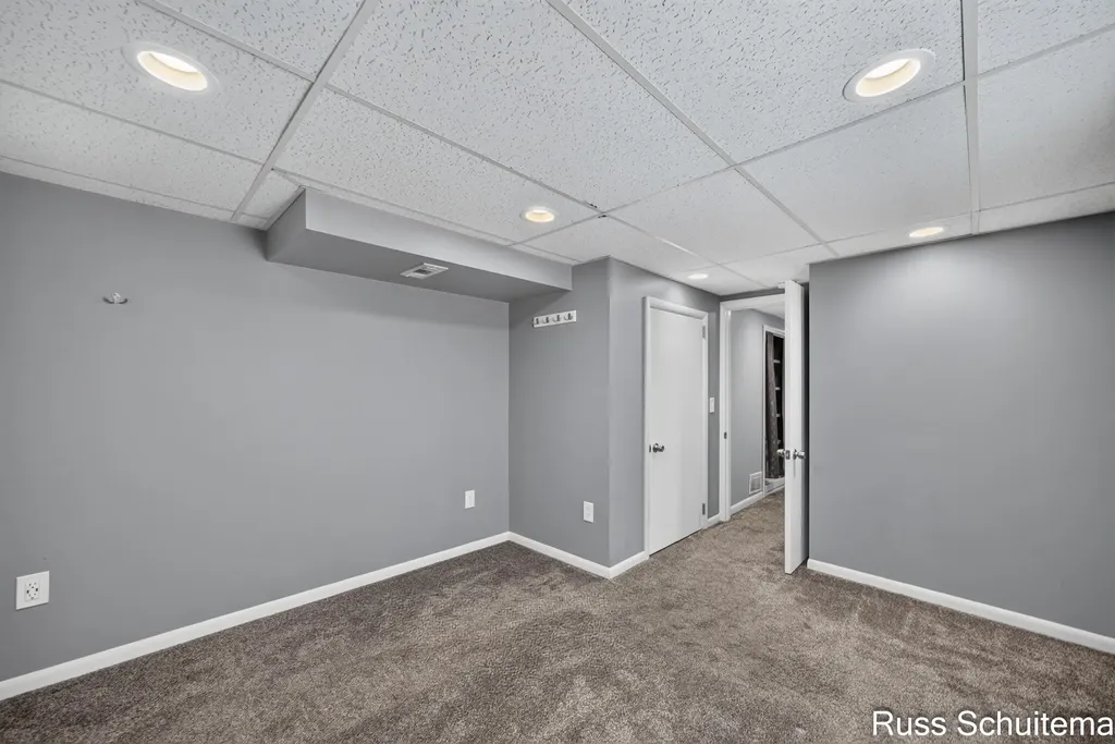 2179 Lincoln Park Drive Norton Shores City MI 49441
