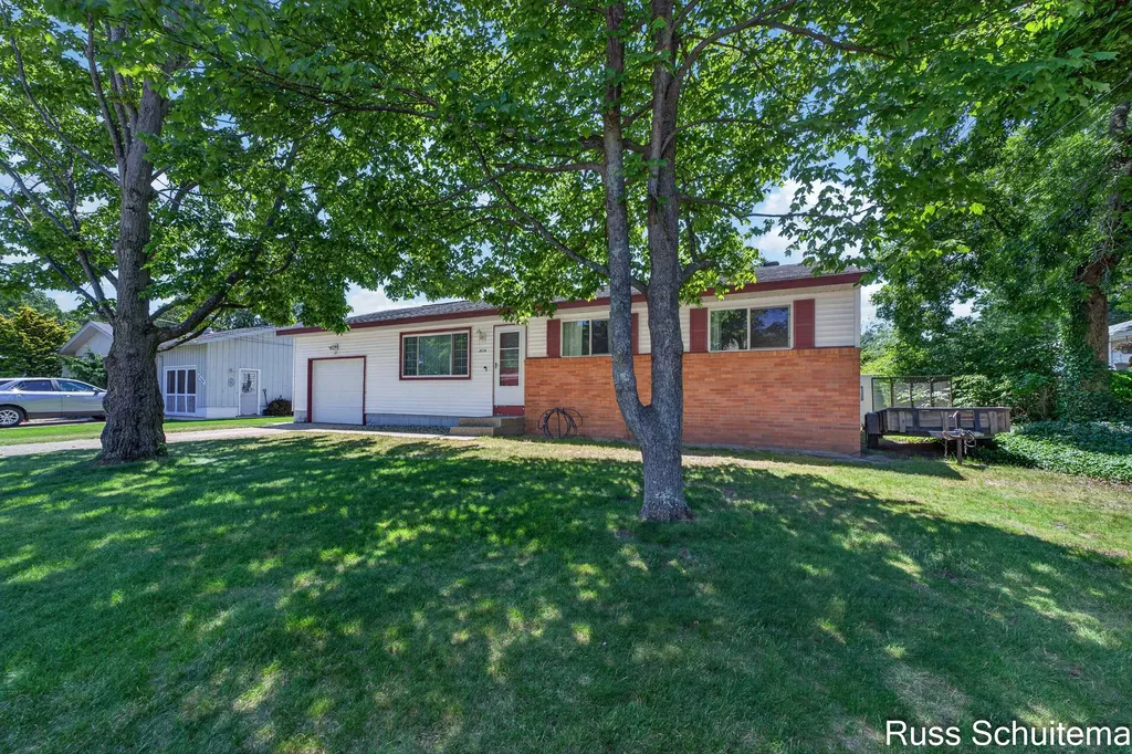 2179 Lincoln Park Drive Norton Shores City MI 49441