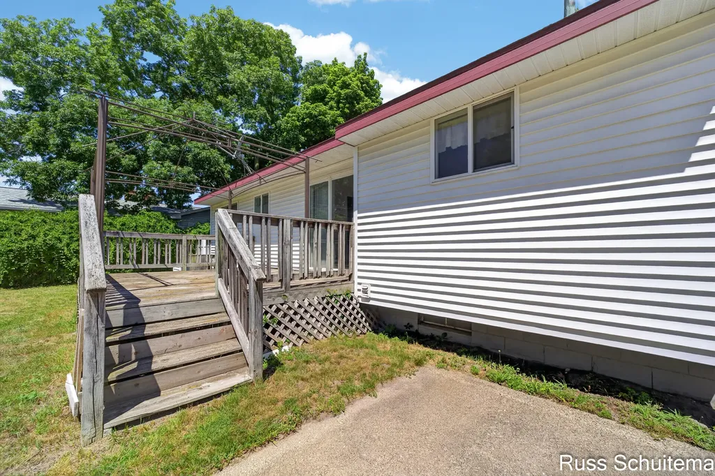 2179 Lincoln Park Drive Norton Shores City MI 49441