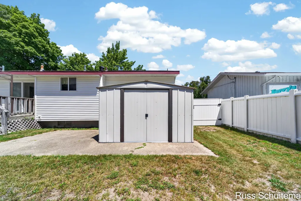 2179 Lincoln Park Drive Norton Shores City MI 49441