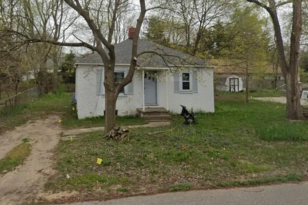 1114 Roosevelt Court Norton Shores City MI 49441
