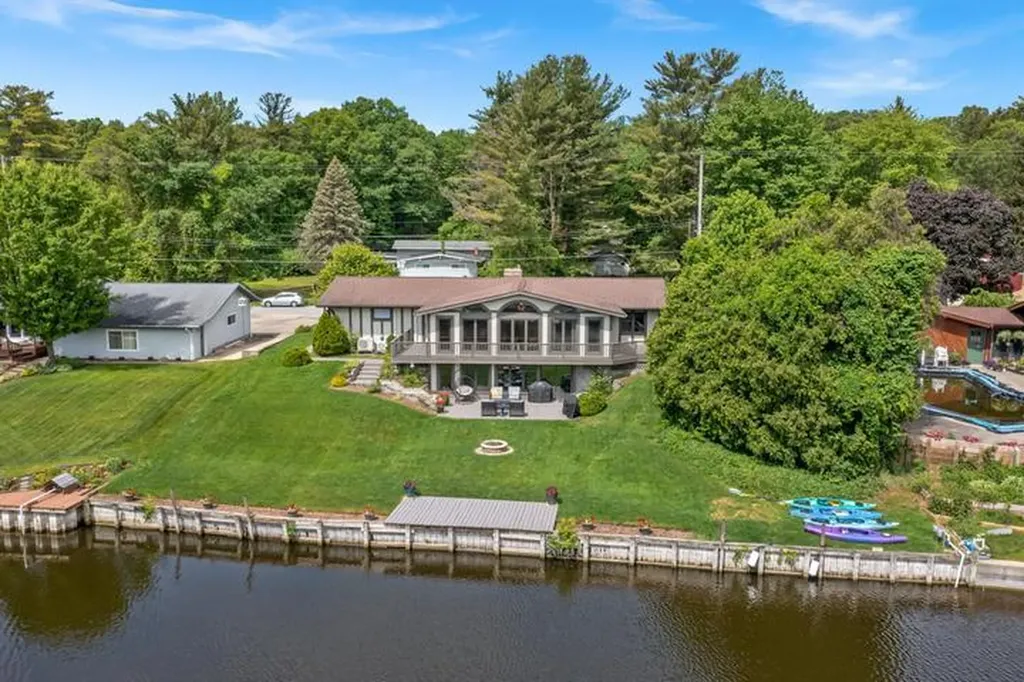 17882 Channel View Drive Spring Lake Township MI 49456