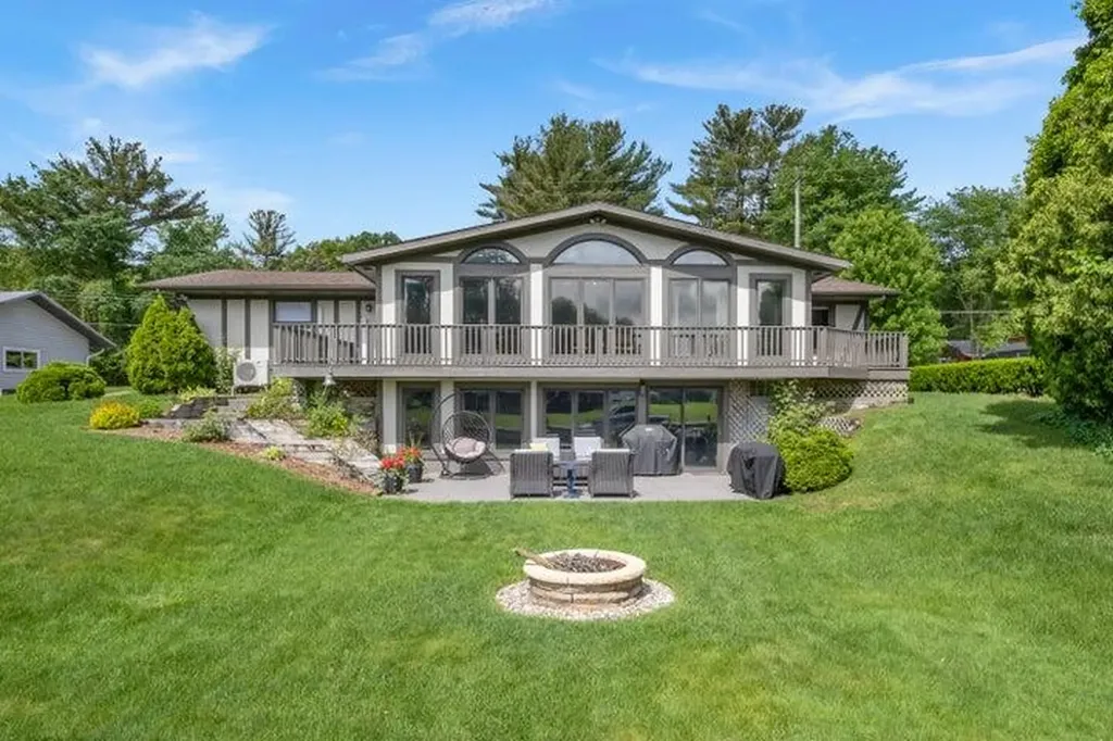 17882 Channel View Drive Spring Lake Township MI 49456