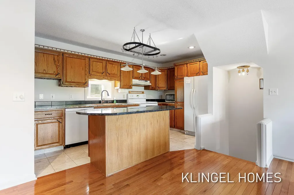 204 N Harbor Avenue Grand Haven City MI 49417